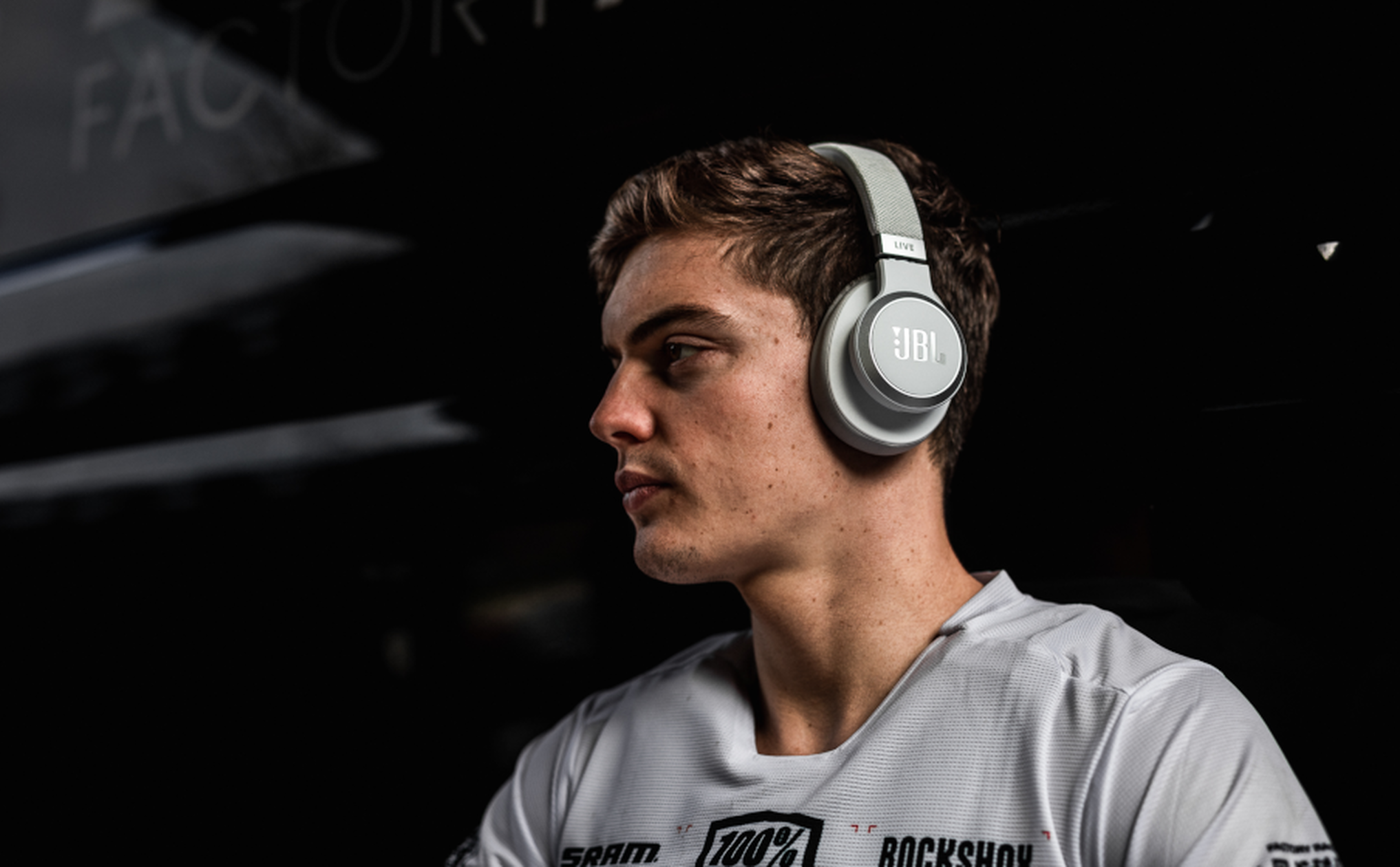 JBL Live 660NC vezeték nélküli fejhallgató