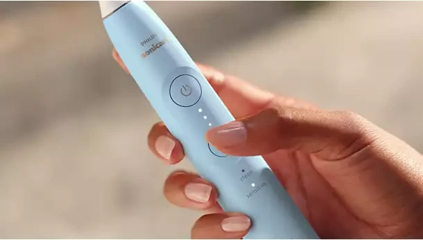 Philips Sonicare 6100 Series szónikus elektromos fogkefe tokkal